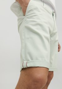 Jack & Jones JPSTBOWIE SOLID MID - Short - glacier