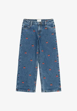 Modre široke jeans hlače iz denima, ki imajo po celotni površini potisk češenj v rdeči in zeleni barvi. Zaključene s klasičnim pet-pocket dizajnom in z gumbom za zapiranje.