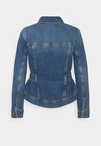 Jeansjacka, mörkblå, figursydd design, rak krage, sidofickor och knappmanchetter. Har synliga sömmar och en peplumslut.