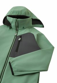 Grüne und schwarze Jacke mit Kapuze, ausgestattet mit einer Reißverschlusstasche auf der Brust und verstellbaren Manschetten. Hergestellt aus glattem, wasserabweisendem Stoff.