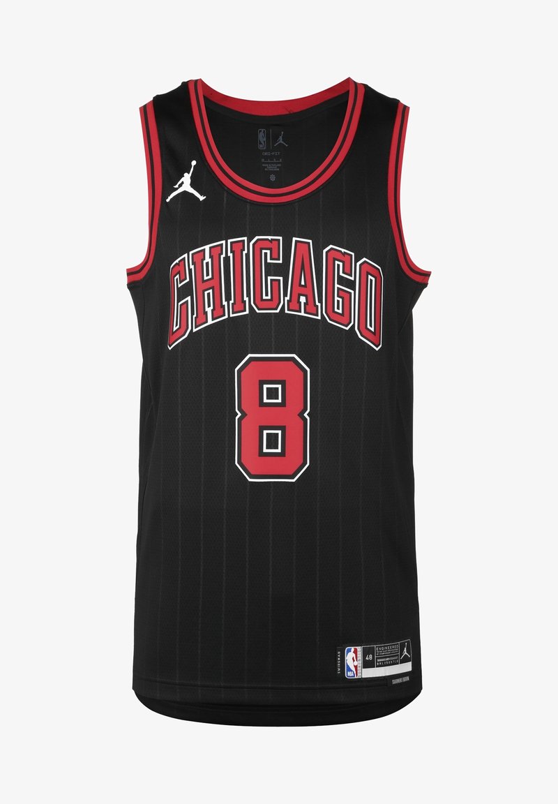 Maillot de basket-ball noir des Chicago Bulls avec des bordures rouges et blanches, numéro 8 à l’avant, et logo Jordan Jumpman sur l’épaule droite.