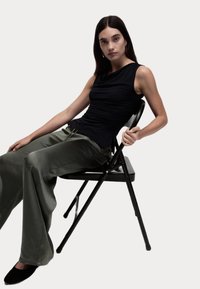 Marks & Spencer Broek - dark olive