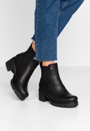 Enkellaarsjes met plateauzool - cognac