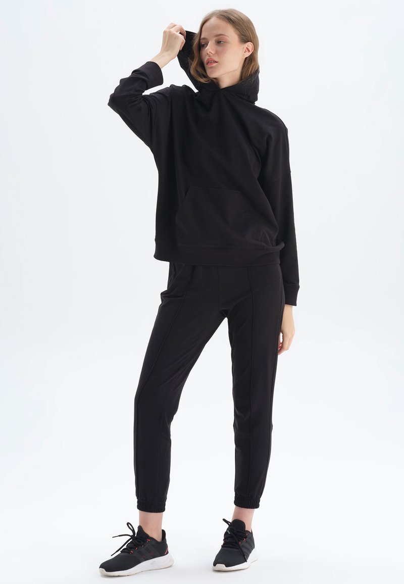 DAGI Tracksuit bottoms black Zalando.ie