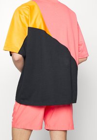 adidas Originals Triko s potiskem - black