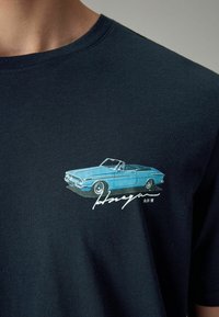 Next HOKUSAI THE GREAT WAVE LICENSE STANDARD - Trükipildiga T-särk - hiroshi nagai car navy blue