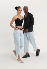 YOURTURN UNISEX - Džínsy široké - bleached denim