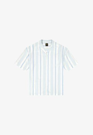 Kortærmet skjorte med knapper, med lodrette lyseblå og hvide striber, en camp-krave og et Lee-mærke inde i halsudskæringen.