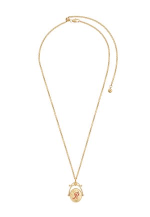 Guldhalskæde med vedhæng i oval form, der er graveret med et rødt bogstav "R" og små dekorative stjerner, med justerbar lukning.