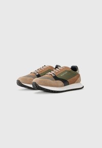 Suede and mesh sneakers in brown, green, and black. Features a white midsole and textured outsole. Branding on side panel.