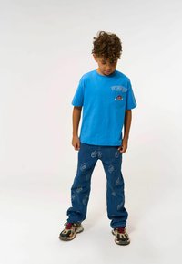 The New Tiesaus kirpimo džinsai - medium blue denim aop