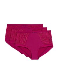 Drie paren fuchsia slipjes met een kanten ontwerp op de tailleband, voorzien van strikjes en een stippen textuur op de hoofdstof.