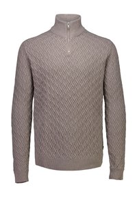 Pull en maille torsadée taupe avec manches longues et col montant côtelé à fermeture éclair partielle, arborant un motif diamant texturé.