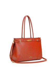 Czerwona skórzana torebka z podwójnymi uchwytami, złotymi akcentami, sztywnym kształtem i teksturowanym wykończeniem. Zawiera odpinany pasek na ramię.