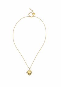 Collier en chaîne dorée avec un pendentif en forme de soleil aux rayons texturés. Fermoir ajustable avec une petite étiquette ronde à l'extrémité de la chaîne.