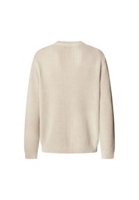 Cremefarbener Rippstrickpullover mit rundem Ausschnitt, langen Ärmeln und strukturierter Oberfläche. Vertikale Muster ziehen sich durch den Stoff.