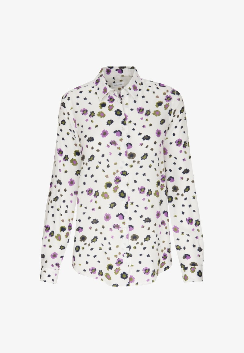 Chemise blanche à manches longues avec col et boutons, ornée de petits motifs floraux épars en violet, vert et noir.