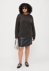 Vero Moda Curve VMCBOOM brązowy