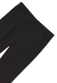 Pantaloni neri con vita elastica, texture liscia, design affusolato e senza chiusure o tasche visibili.