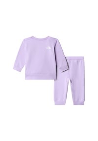 Lilaruusunvärinen kaksiosainen asu, jossa on pitkähihaisen yläosan pyöreä kaula-aukko ja siihen sopivat housut, joissa on joustavat resorit ja polvipaikat. Materiaali on pehmeää ja sileää.