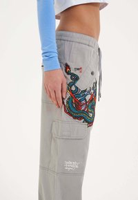 Ed Hardy TWISTED DRAGON  - Cargohose - grey