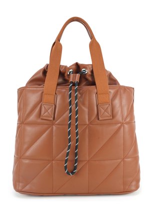 Bruine leren shopper met een gestikt patroon, brede stoffen handvatten en een zwart-wit koordsluiting aan de bovenkant.