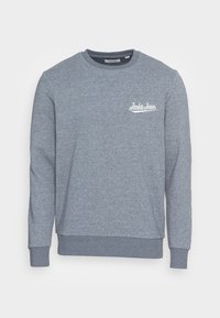 Sudadera de manga larga color gris claro con puños y dobladillo acanalados, que presenta el logo blanco "Jack & Jones" en el lado izquierdo del pecho.