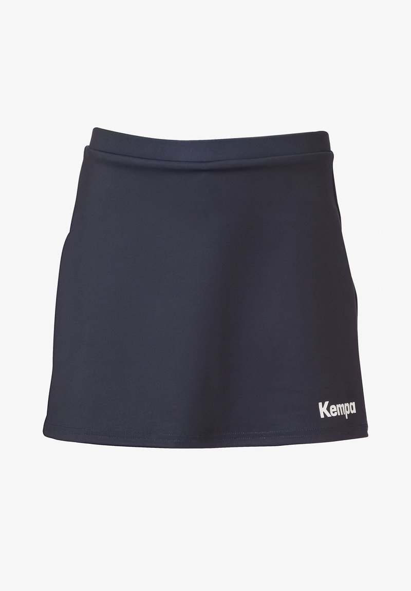Falda deportiva azul marino hecha de tejido ligero, con una textura suave y un ligero estiramiento. Incluye un logo blanco de "Kempa" en la parte frontal.