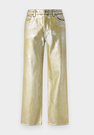 Μεταλλικά χρυσά παντελόνια με φαρδιά γραμμή και γυαλιστερή υφή, με πέντε τσέπες και κλείσιμο με κουμπί μπροστά. Ίσια μπροστινή πλευρά και καθαρό στρίφωμα.