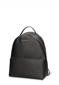 Zaino in pelle nera dalla forma arrotondata, con una cerniera color oro e una tasca frontale. Finitura testurizzata con manico superiore.