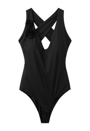 Costume intero nero con spalline incrociate sul retro e due decorazioni a forma di fiore in tessuto sulla spalla sinistra.