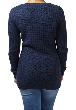 Pull en mailles bleu marine avec un motif texturé, des manches longues et un col bateau, comportant un ourlet et des poignets côtelés.
