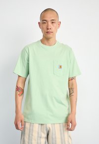 Carhartt WIP POCKET - Základné tričko - charm green