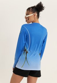 YOURTURN UNISEX - Camiseta de manga larga - blue