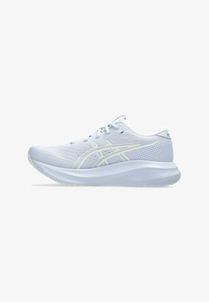 Baskets de course Asics bleu clair avec tige en mesh, fermeture lacée et semelle rembourrée conçue pour le confort et la performance.