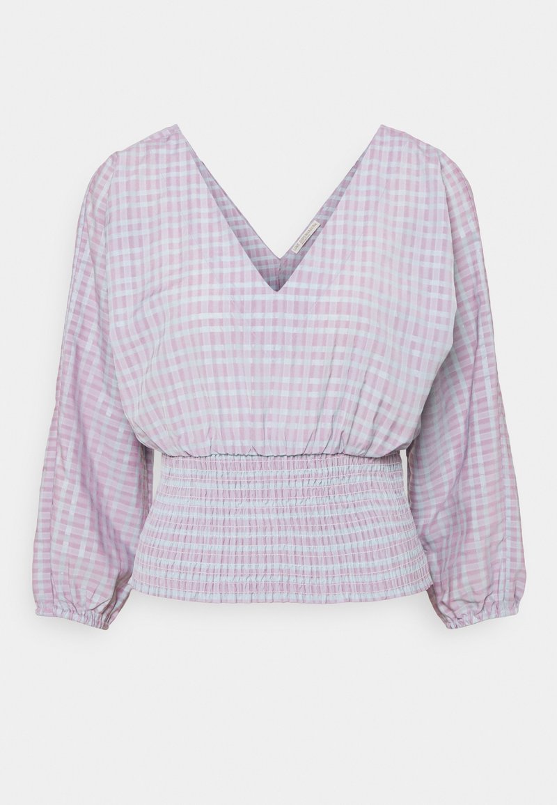 Lilla og blåternet bluse med V-hals, lange puffærmer og smocked talje detalje, lavet af letvægtsstof.