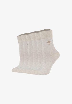 Bawełniane skarpety sięgające do kostek, jasnobeżowe z prążkowanym mankietem, z subtelnym wzorem logo. Sześć par wyeksponowanych w nakładającym się układzie.