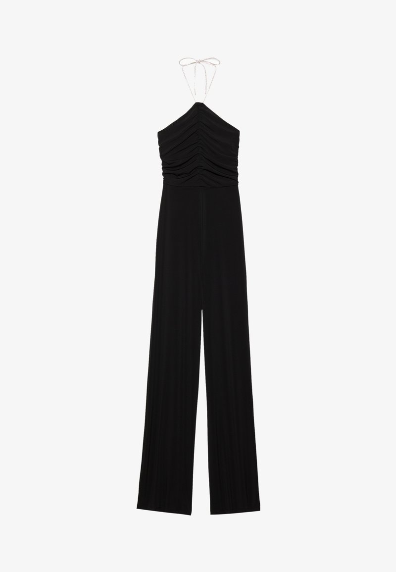 Salopeta neagră cu guler halter, detalii pliate pe corp, design cu pantaloni largi și bretele reglabile. Fabricată din material moale și elastic.