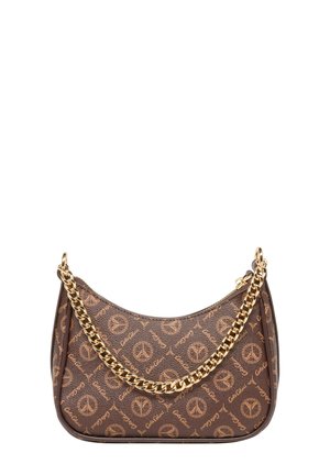 Braune Designerschultertasche mit wiederkehrendem rundem Logo-Muster und dickem goldfarbenem Kettenriemen vor weißem Hintergrund.