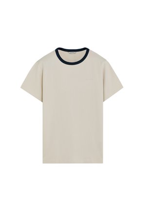 Camiseta beige de manga corta con cuello redondo negro y diseño minimalista sobre fondo blanco.