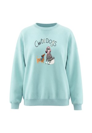 Lyseblå sweatshirt med broderet tekst "Cute Dogs" og to hunde, en lille brun og en større med briller og en stribet skjorte.