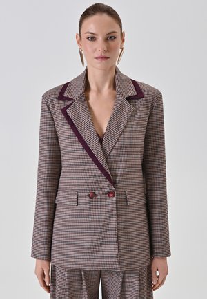 Blazer - red
