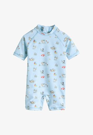 Costum de baie pentru copii mici, cu mâneci scurte, albastru deschis, cu un model jucăuș ce prezintă câini desenați în stil de desene animate care înoată, rațe de cauciuc, bărci cu pânze și colaci de salvare.