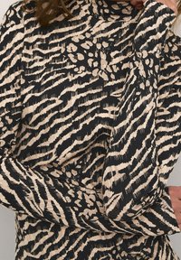 Kaffe Trui - black