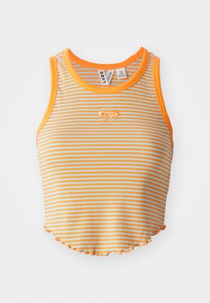 Stripet crop topp i oransje og lys blå, med ribbet tekstur, rund hals og bølget kant. Liten diamantlogo brodert foran.