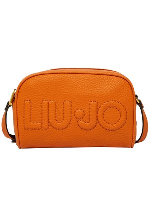 Oranžová texturovaná kožená crossbody taška s prošitým logem "LIU JO" a zlatým zipem a kovovými detaily.