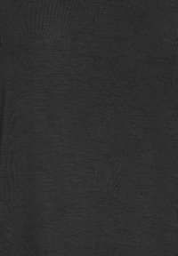 Tessuto nero, liscio e leggermente melangiato, senza motivi visibili. Adatto per applicazioni di abbigliamento sia casual che formale.