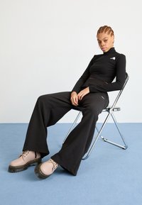 The North Face WIDE LEG JOGGER - Treniņtērpa apakšdaļas - black