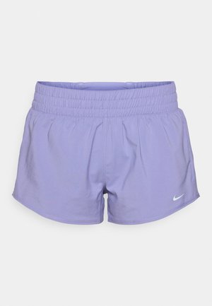 Shorts sportivi viola con vita elasticizzata, realizzati in tessuto leggero, con un piccolo logo Nike bianco sulla parte inferiore anteriore.