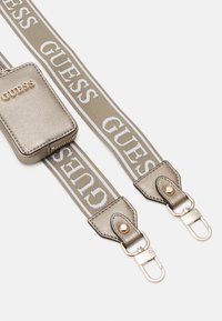Guess LATONA MINI TOTE SET - Håndtasker - pewter